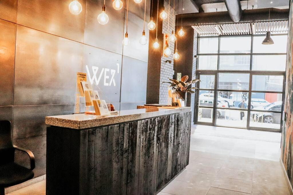Wex 631 - Modern 6th Floor Unit -pool Bar-gym&parking *
