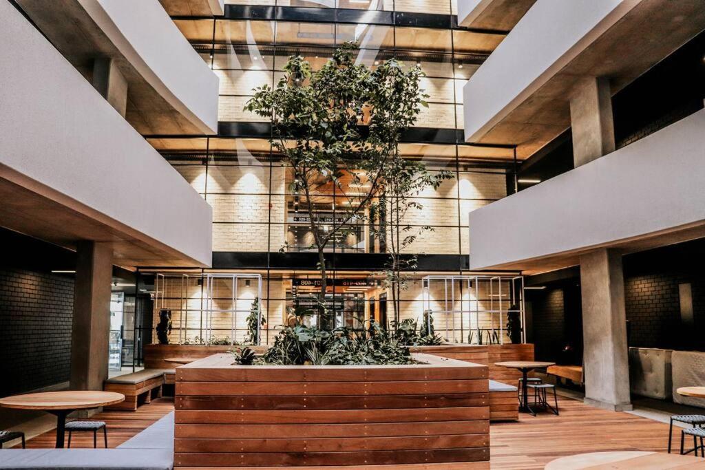 Wex 631 - Modern 6th Floor Unit -pool Bar-gym&parking *