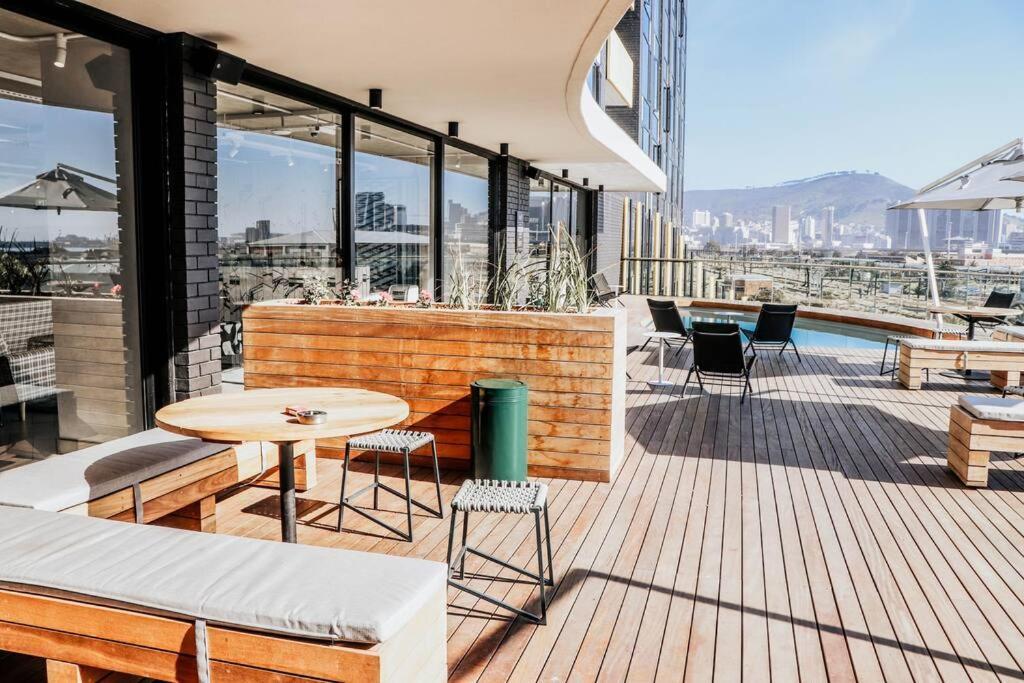 Wex 631 - Modern 6th Floor Unit -pool Bar-gym&parking * Cape Town