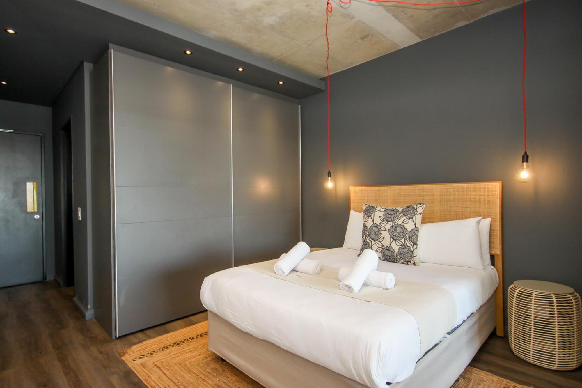 Wex 631 - Modern 6th Floor Unit -pool Bar-gym&parking Apartment