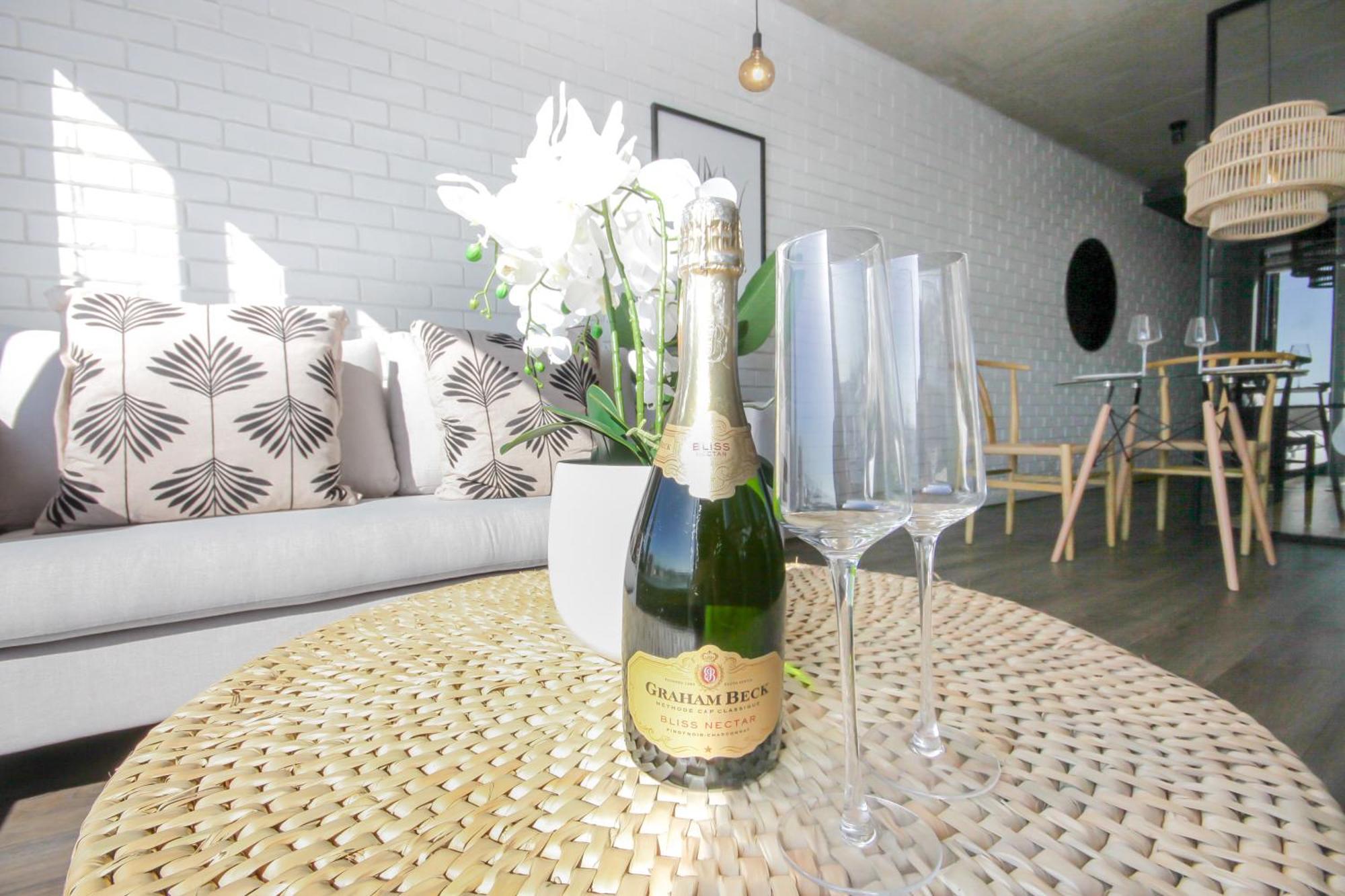 Wex 631 - Modern 6th Floor Unit -pool Bar-gym&parking Apartment Cape Town